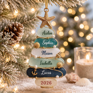 Christmas_pendant_on_tree_2K_202609081854